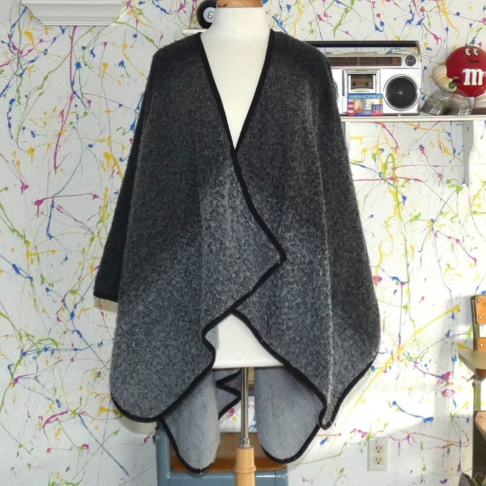 3 for $50💚Open Poncho Cape Wrap Sweater Cloak Fuzzy Gray Gradient